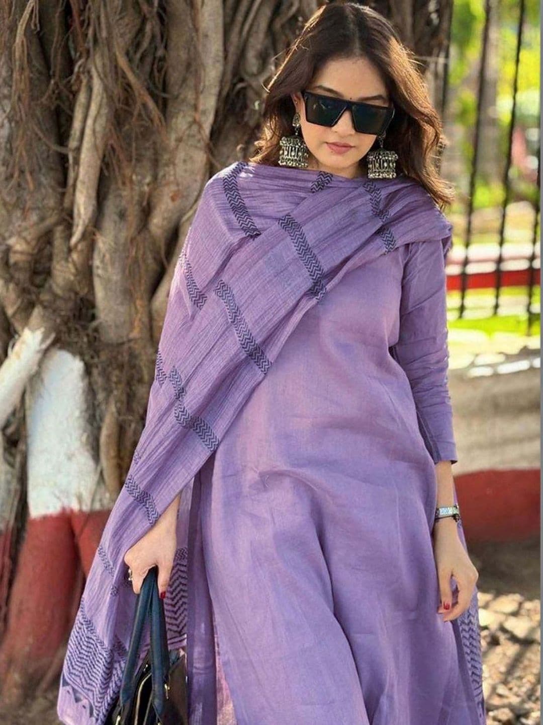 HERE&NOW Women Ethnic Motifs Regular Kurta with Trousers & With Dupatta thumbnail 2