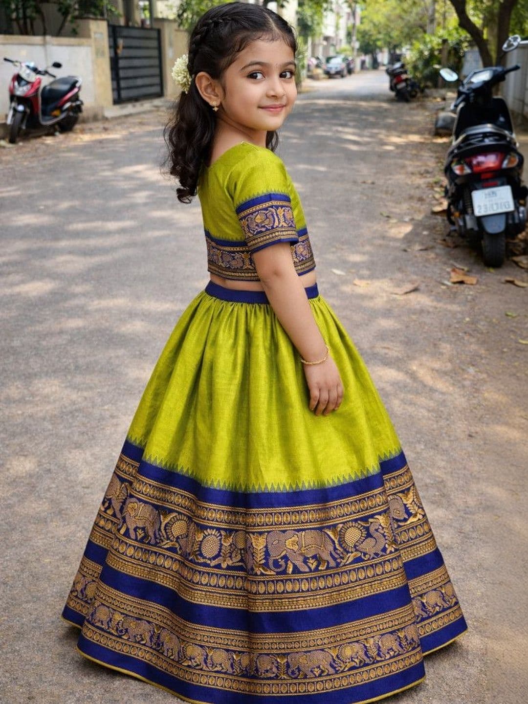 Xepon Girls Embellished Ready to Wear Lehenga & thumbnail 3