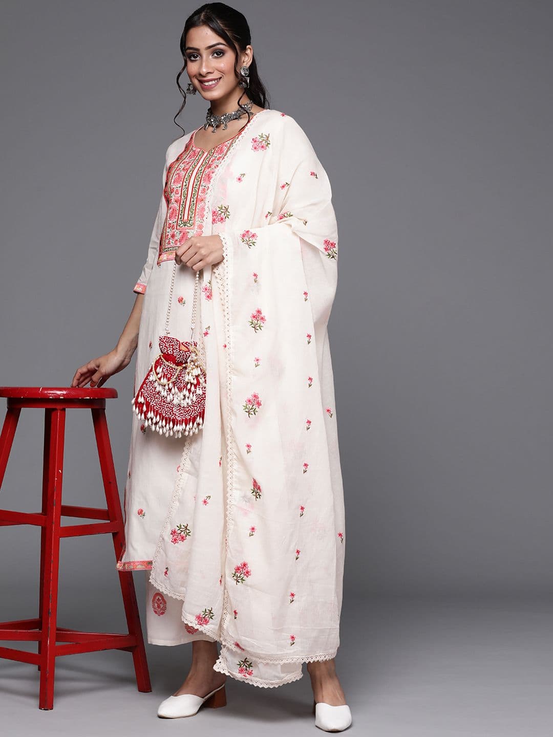 Libas Women Off White & Pink Cotton Floral Thread Work Kurta with Palazzos & Dupatta thumbnail 4