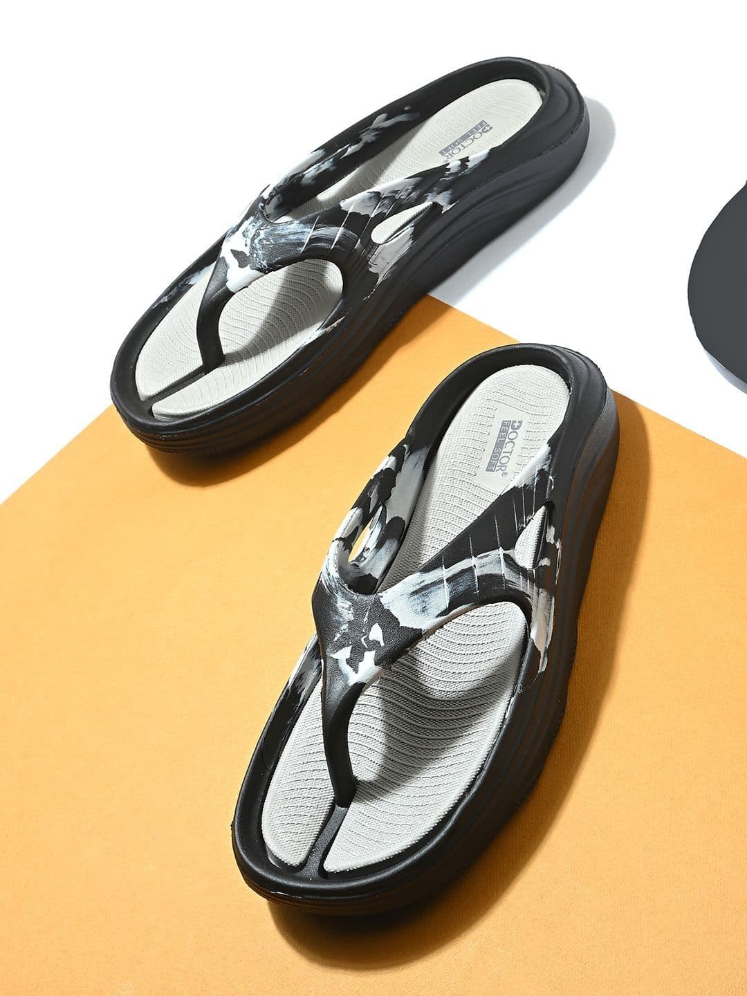 DOCTOR FEEL SOFT Men Printed Thong Flip-Flops thumbnail 2