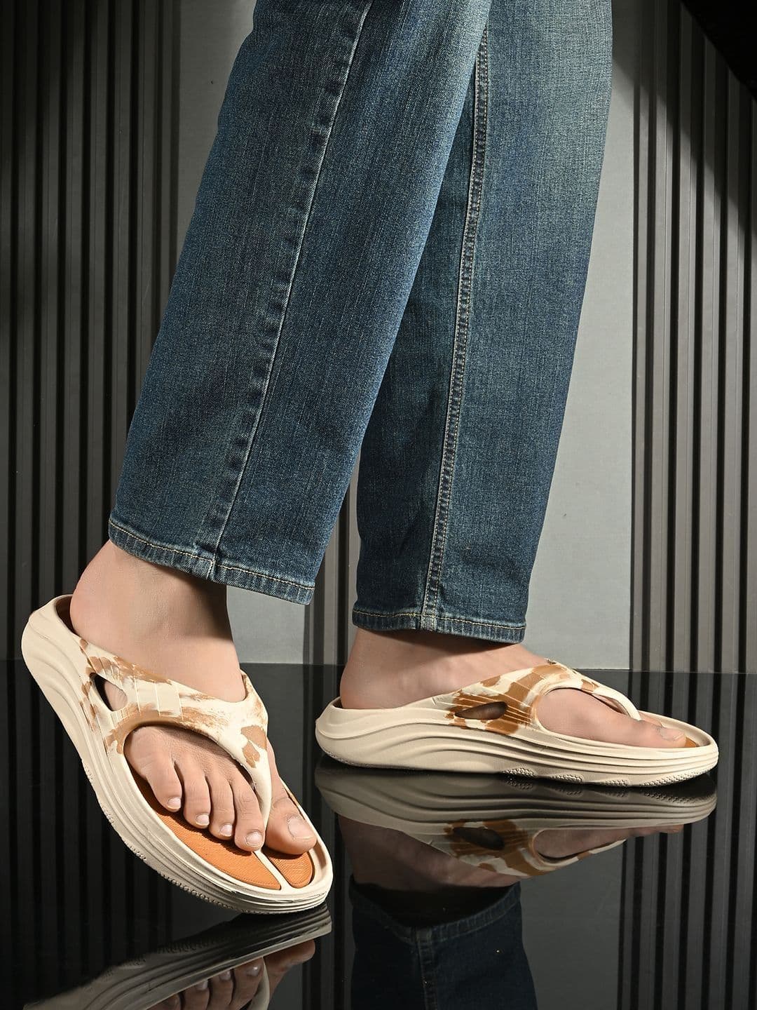 DOCTOR FEEL SOFT Men Printed Thong Flip-Flops thumbnail 7