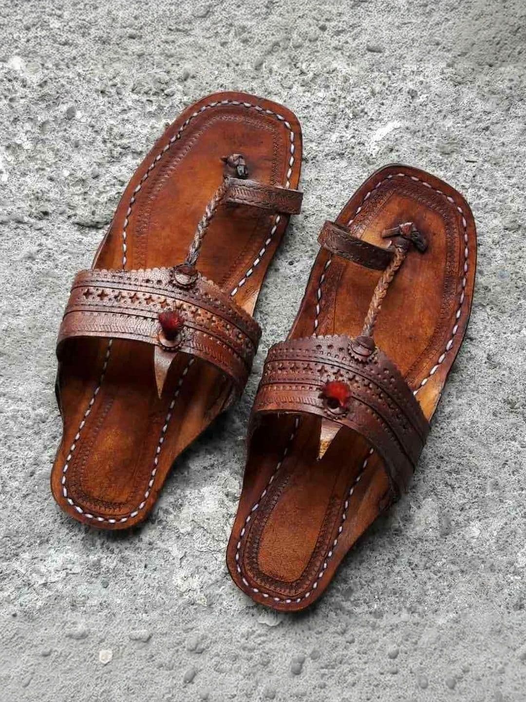 niira.co Men Leather Ethnic Kolhapuri Chappals - view 1