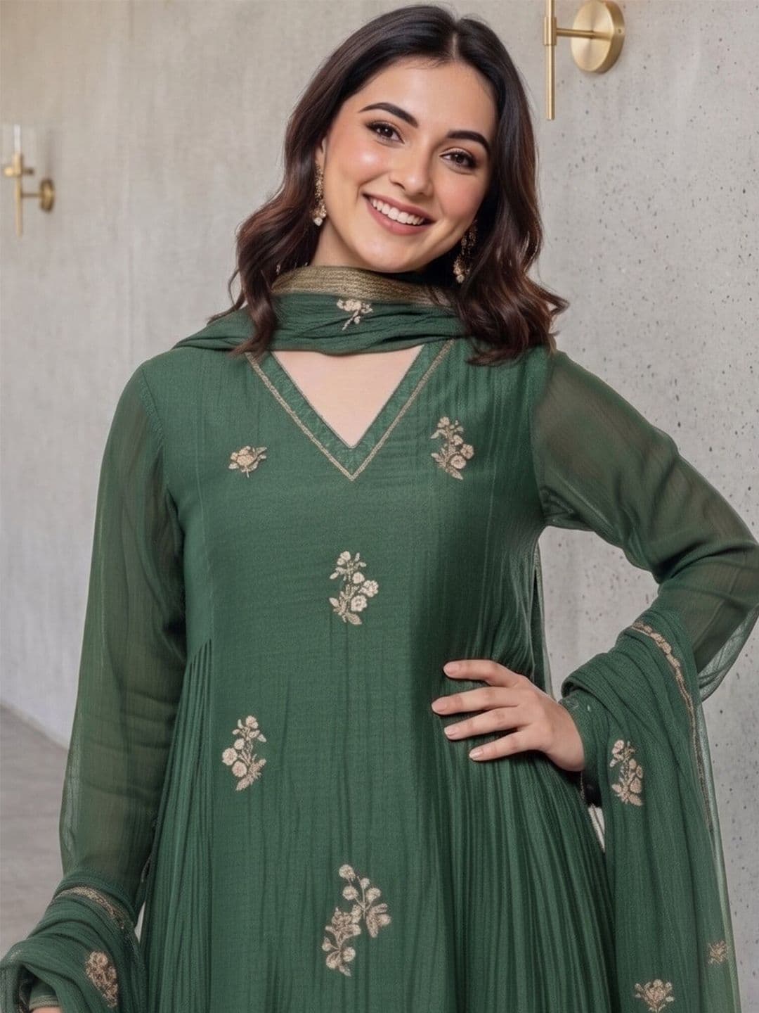 Anouk Rustic Women Ethnic Motifs Panelled Thread Work Kurta with Trousers & With Dupatta thumbnail 3