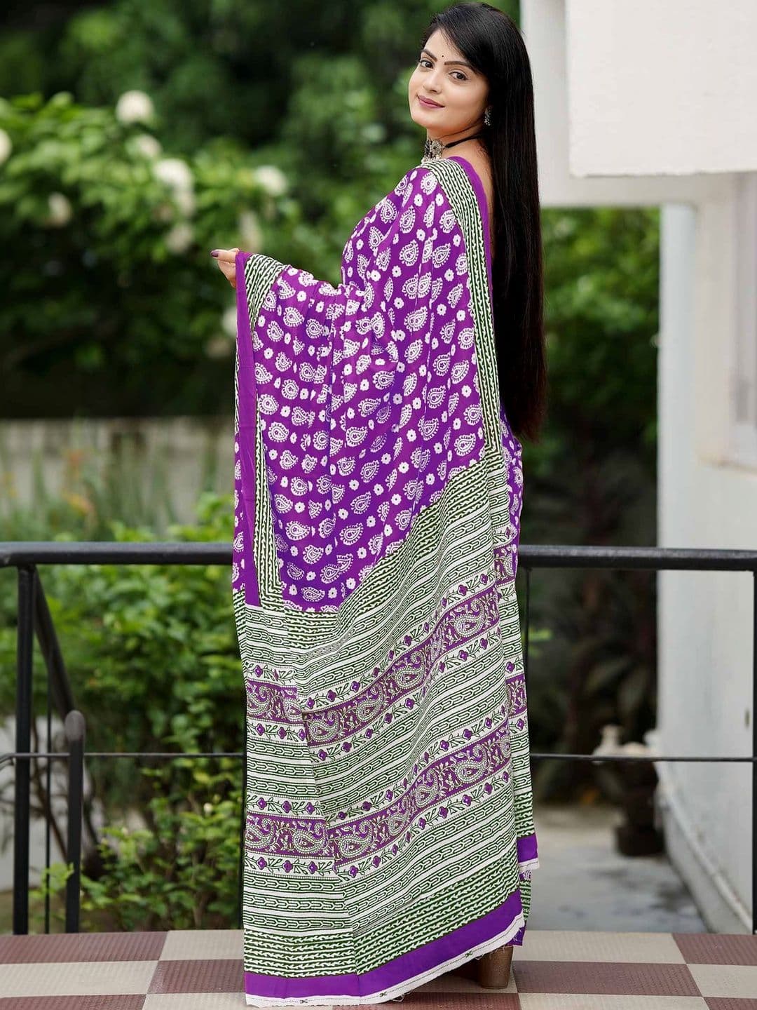 Sangria Women Paisley Print Pure Cotton Saree With Blouse Piece thumbnail 3