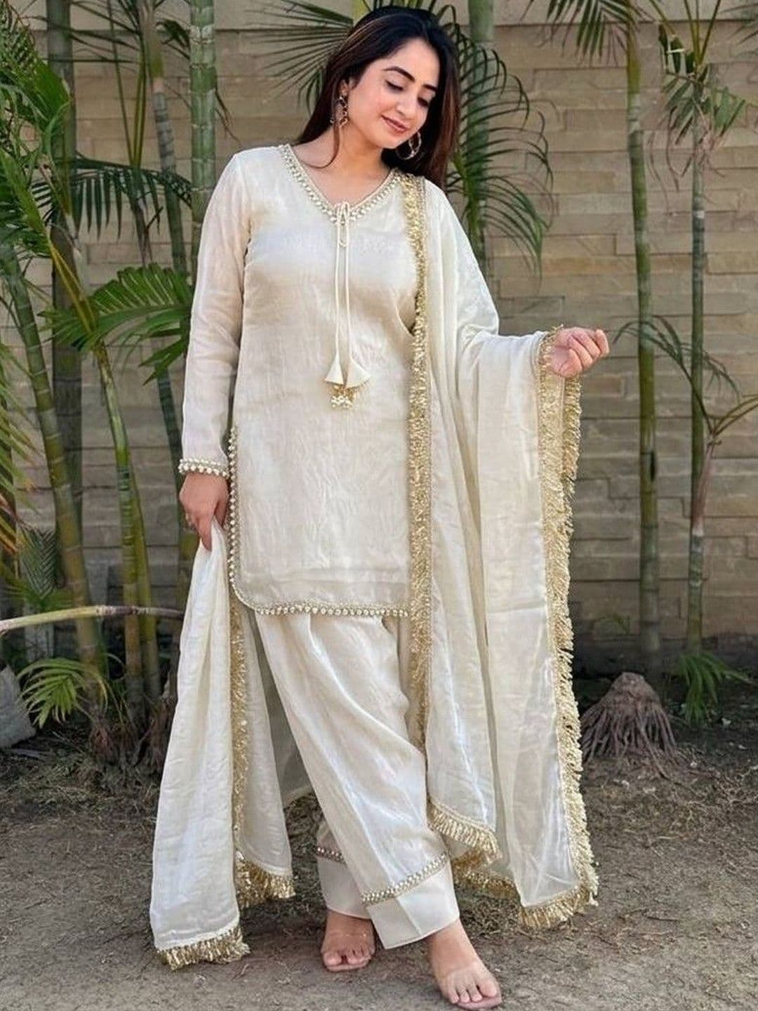 Kanerindia Women Regular Gotta Patti Kurta with Patiala & With Dupatta thumbnail 3