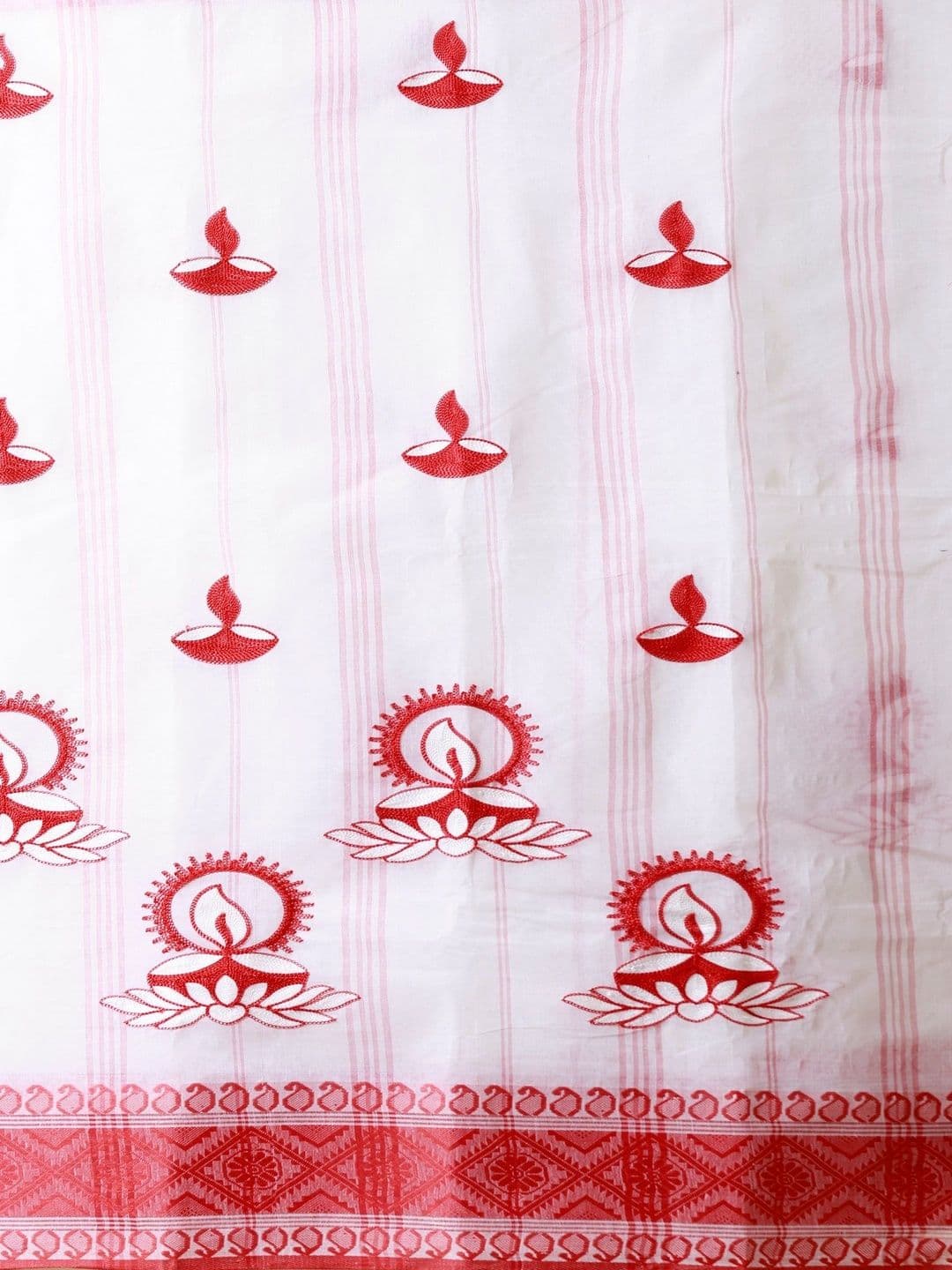 Vastriva Ethnic Motifs Embroidered Pure Cotton Jamdani Saree thumbnail 3