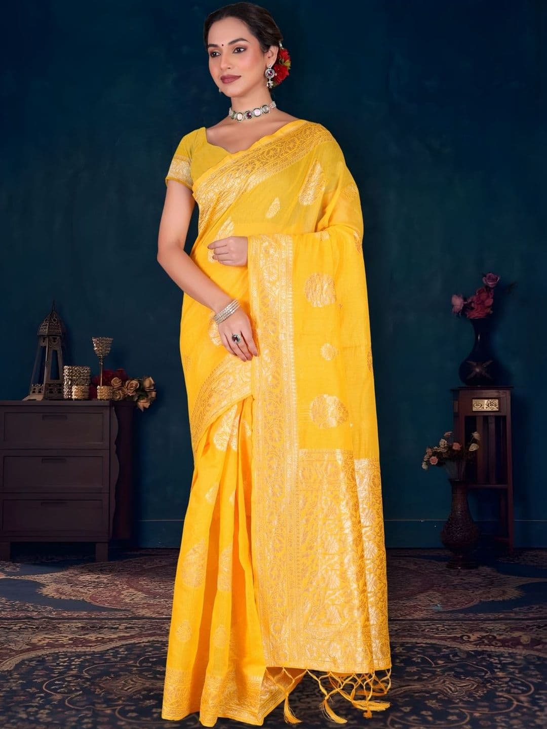 Sangria Yellow Woven Design Zari Banarasi Saree With Unstitched Blouse thumbnail 5