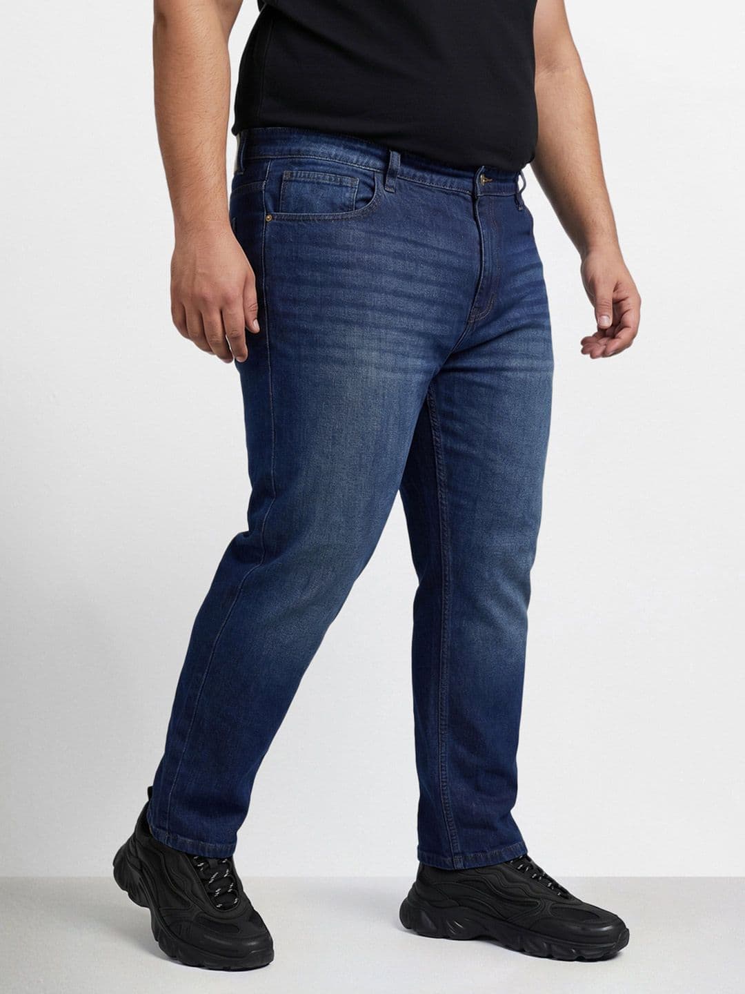 The Indian Garage Co Men Relaxed Fit Mid-Rise Light Fade Jeans thumbnail 3