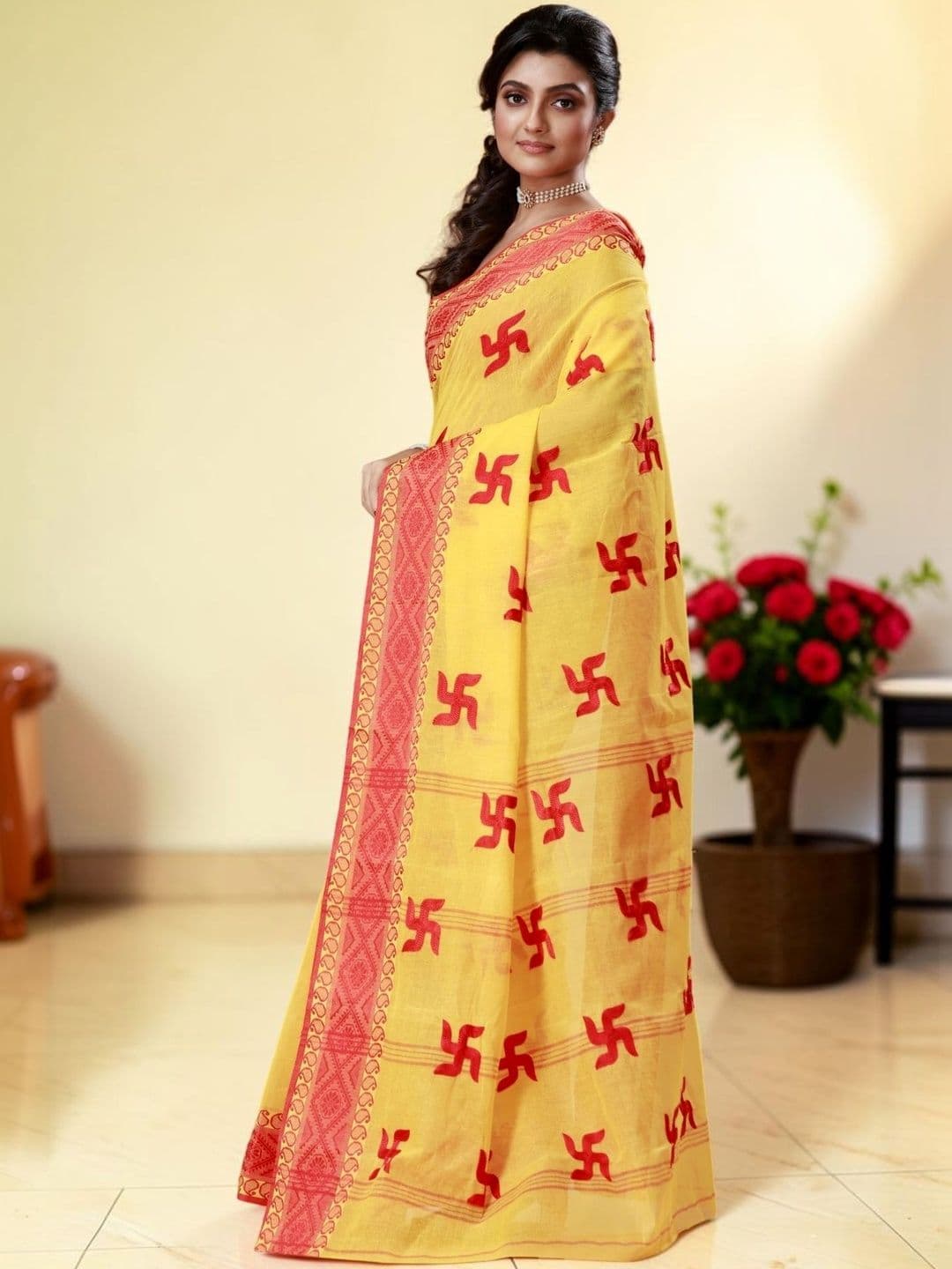 Hater Tat Ethnic Motifs Embroidered Pure Cotton Jamdani Saree - view 1