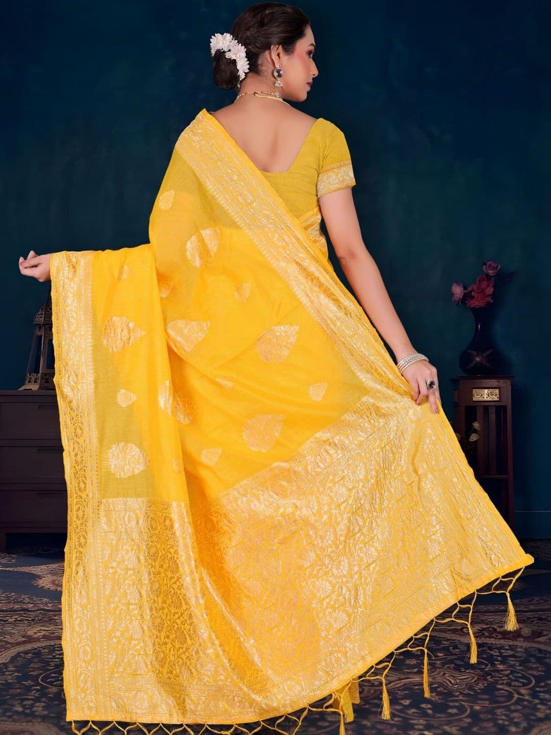 Sangria Yellow Woven Design Zari Banarasi Saree With Unstitched Blouse thumbnail 3