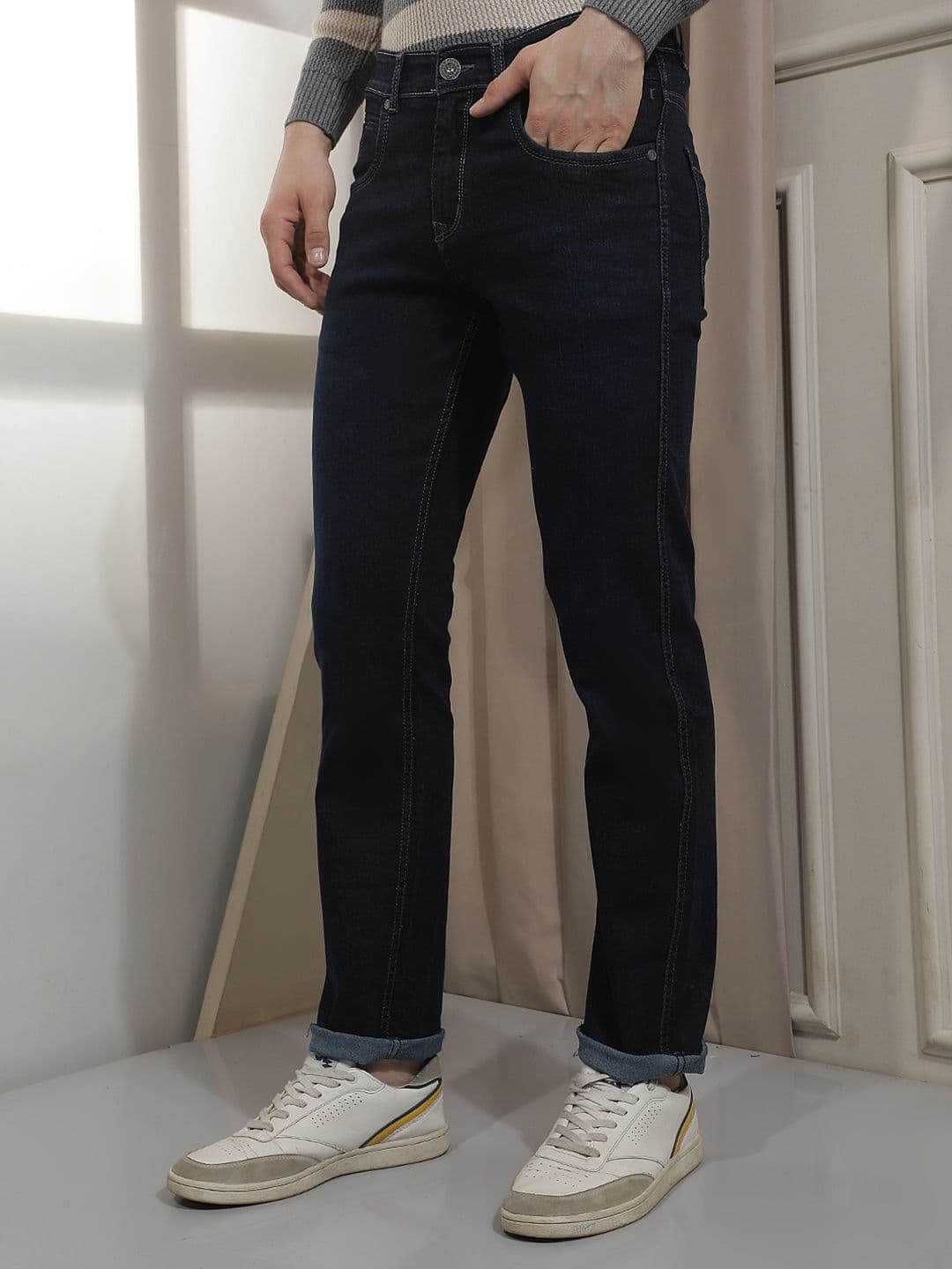 Crimsoune Club Men Straight Fit Light Fade Mid-Rise Stretchable Jeans thumbnail 7