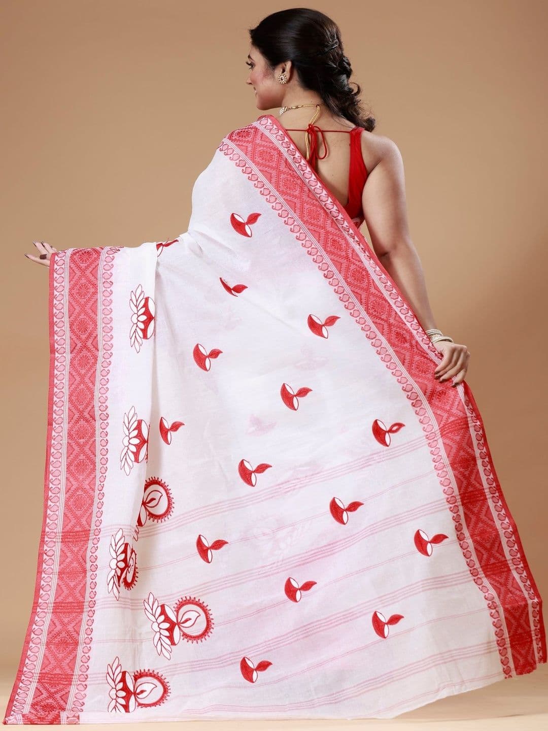 Vastriva Ethnic Motifs Embroidered Pure Cotton Jamdani Saree thumbnail 5