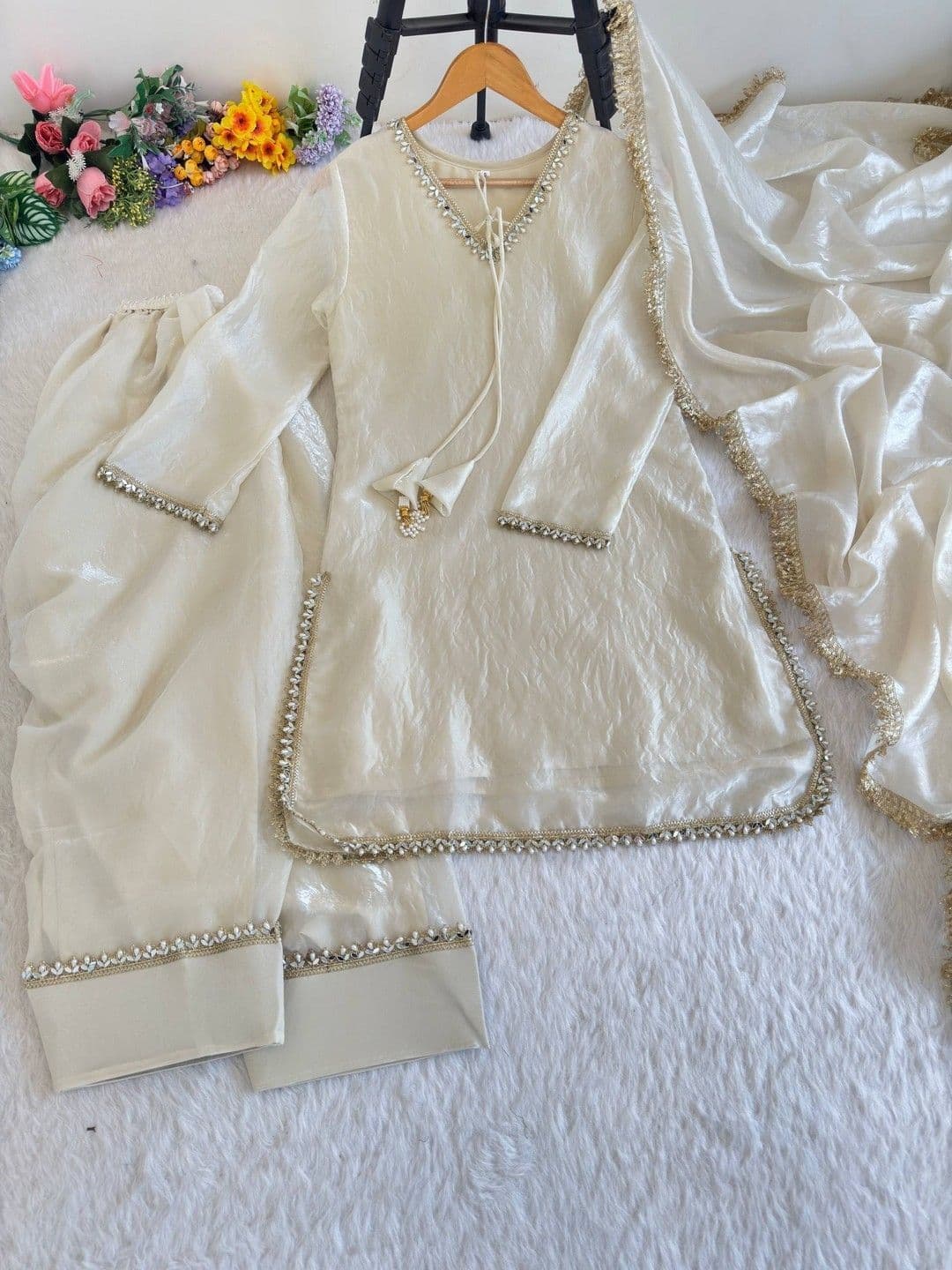 Kanerindia Women Regular Gotta Patti Kurta with Patiala & With Dupatta thumbnail 7
