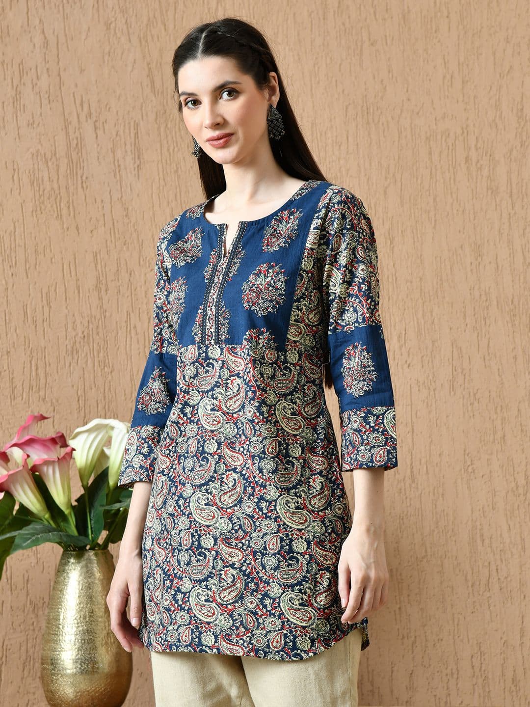 Anouk Rustic Women Ethnic Printed V-Neck Pure Cotton Straight Kurti thumbnail 5