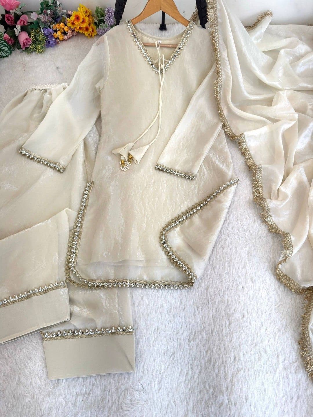 Kanerindia Women Regular Gotta Patti Kurta with Patiala & With Dupatta thumbnail 5