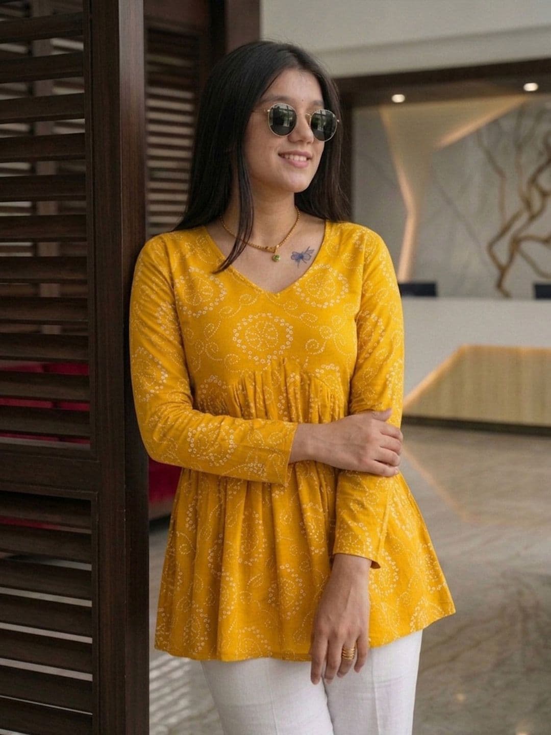Vastrakaya Bandhani Printed V-Neck Pure Cotton Blend Empire Kurti thumbnail 5