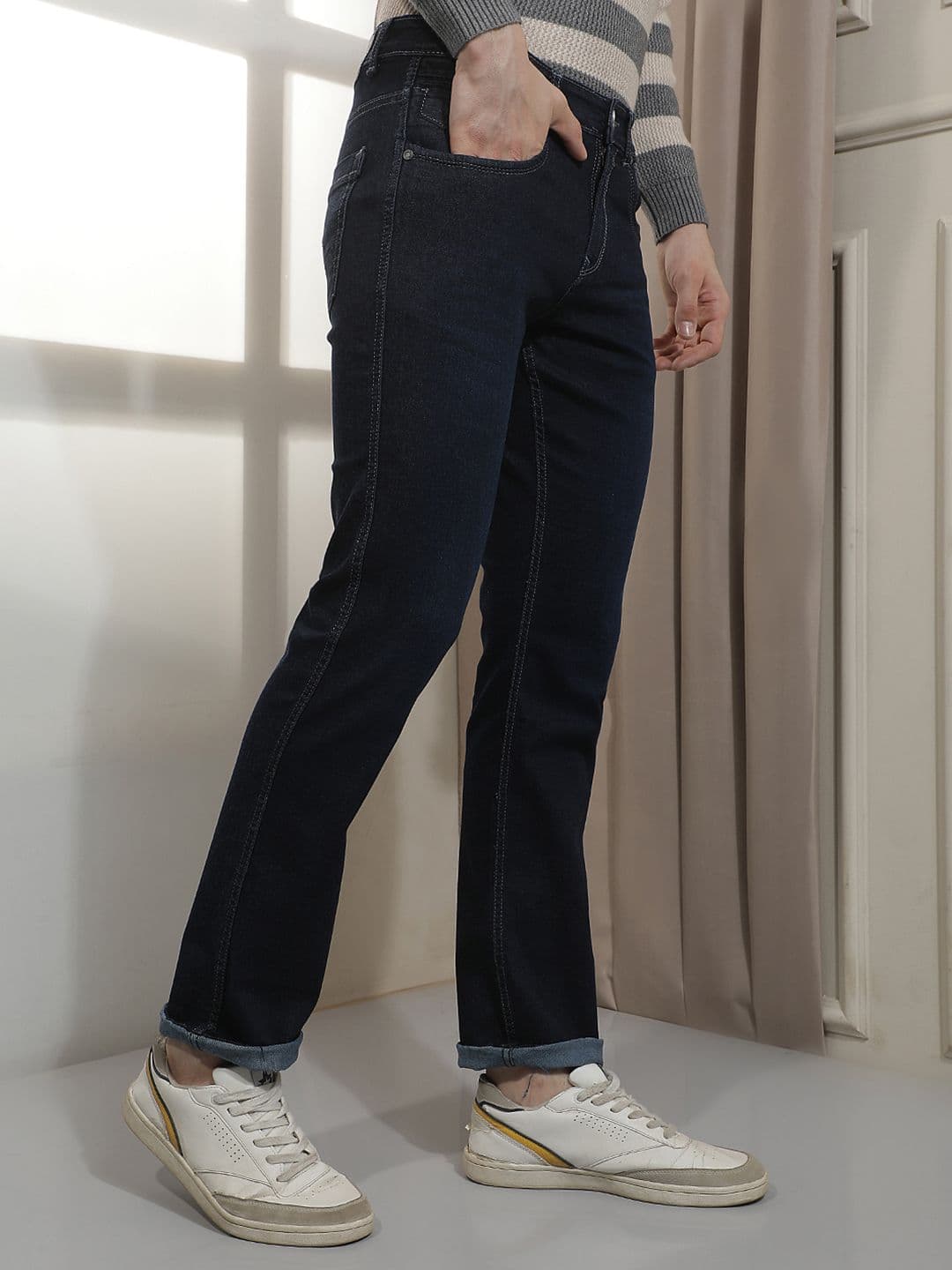Crimsoune Club Men Straight Fit Light Fade Mid-Rise Stretchable Jeans thumbnail 3