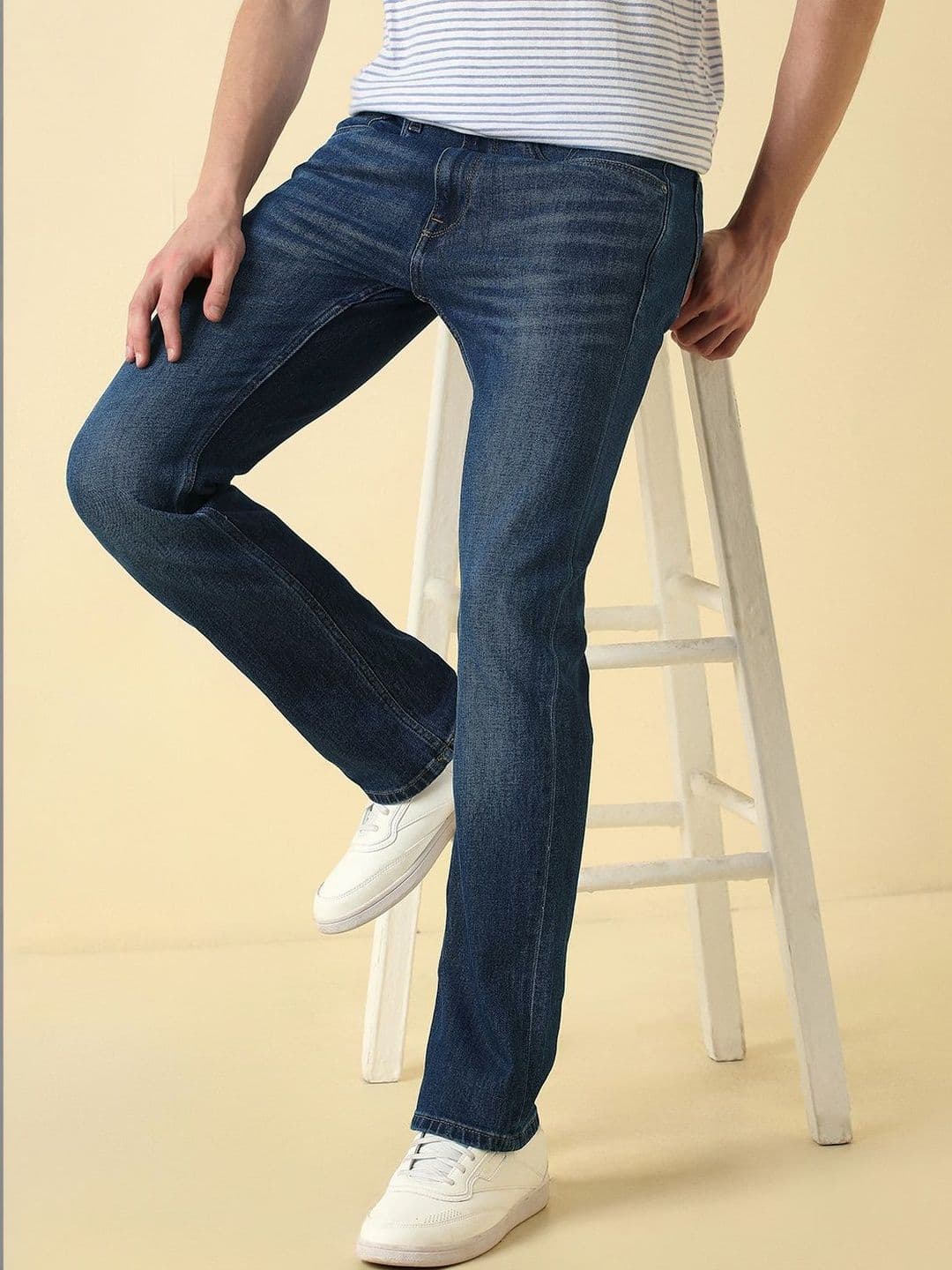 Allen Solly Men Straight Fit Mid-Rise Light Fade Jeans - view 1