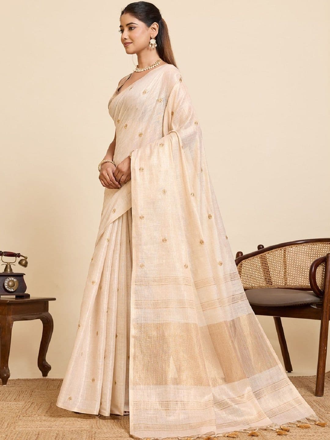 DWIJA FASHION Woven Design Embroidered Linen Blend Handloom Saree thumbnail 2