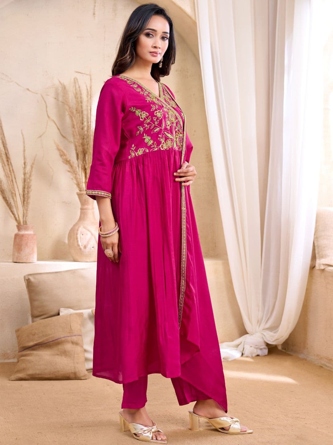 Sangria Women Kurta Sets thumbnail 2