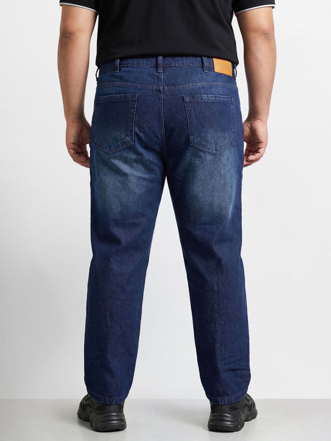 The Indian Garage Co Men Relaxed Fit Mid-Rise Light Fade Jeans thumbnail 4