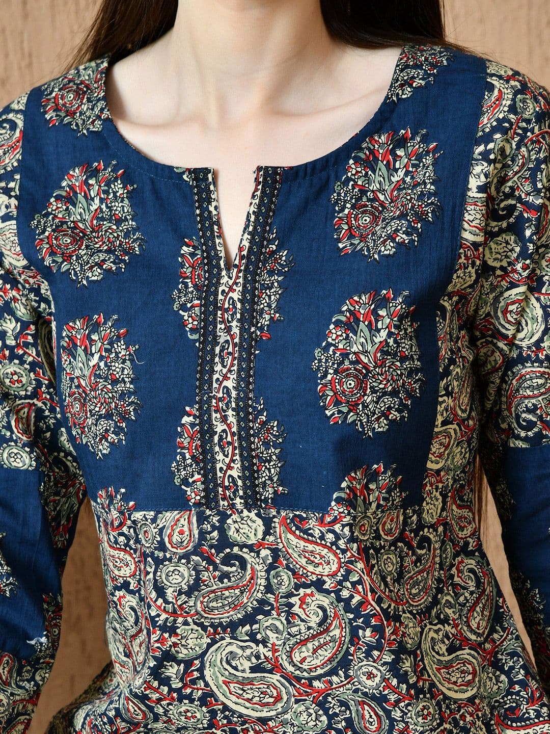 Anouk Rustic Women Ethnic Printed V-Neck Pure Cotton Straight Kurti thumbnail 4