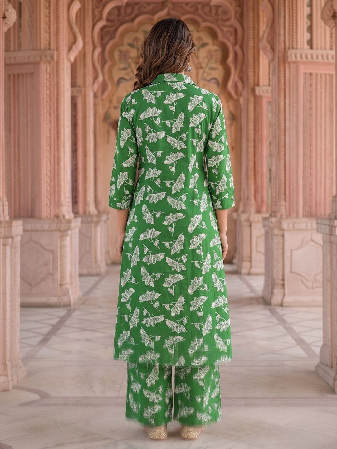 Bunkari Women Floral Printed Regular Pure Cotton Kurta with Palazzos thumbnail 4