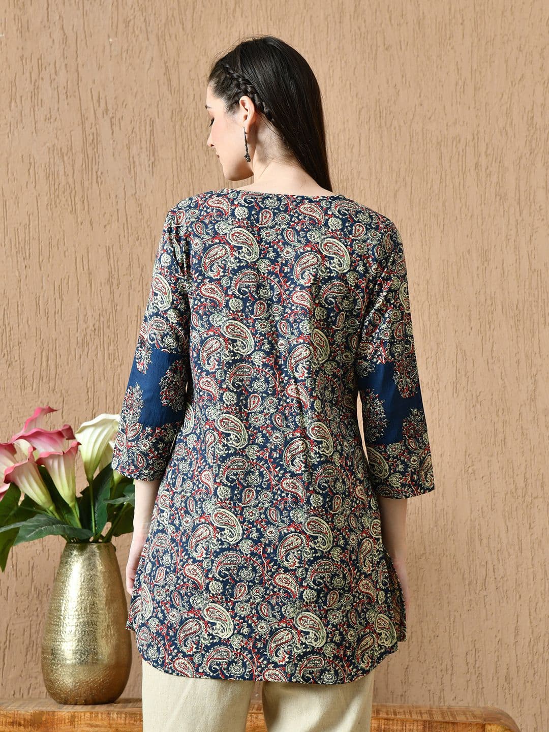 Anouk Rustic Women Ethnic Printed V-Neck Pure Cotton Straight Kurti thumbnail 6