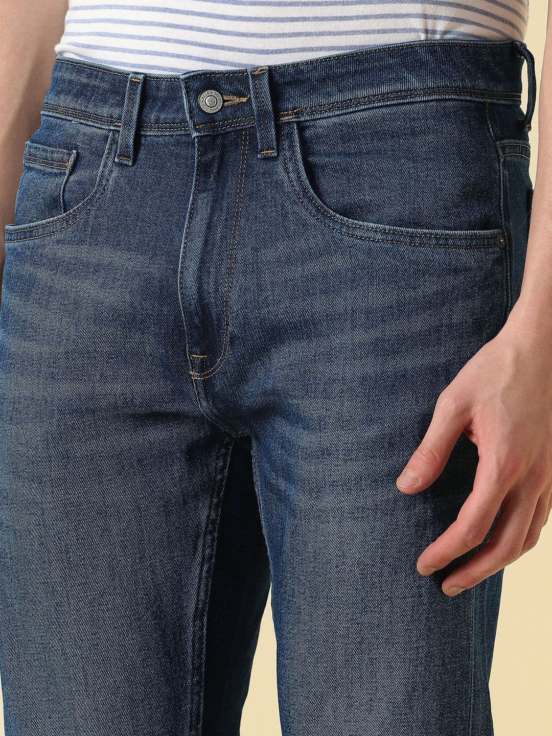 Allen Solly Men Straight Fit Mid-Rise Light Fade Jeans thumbnail 4