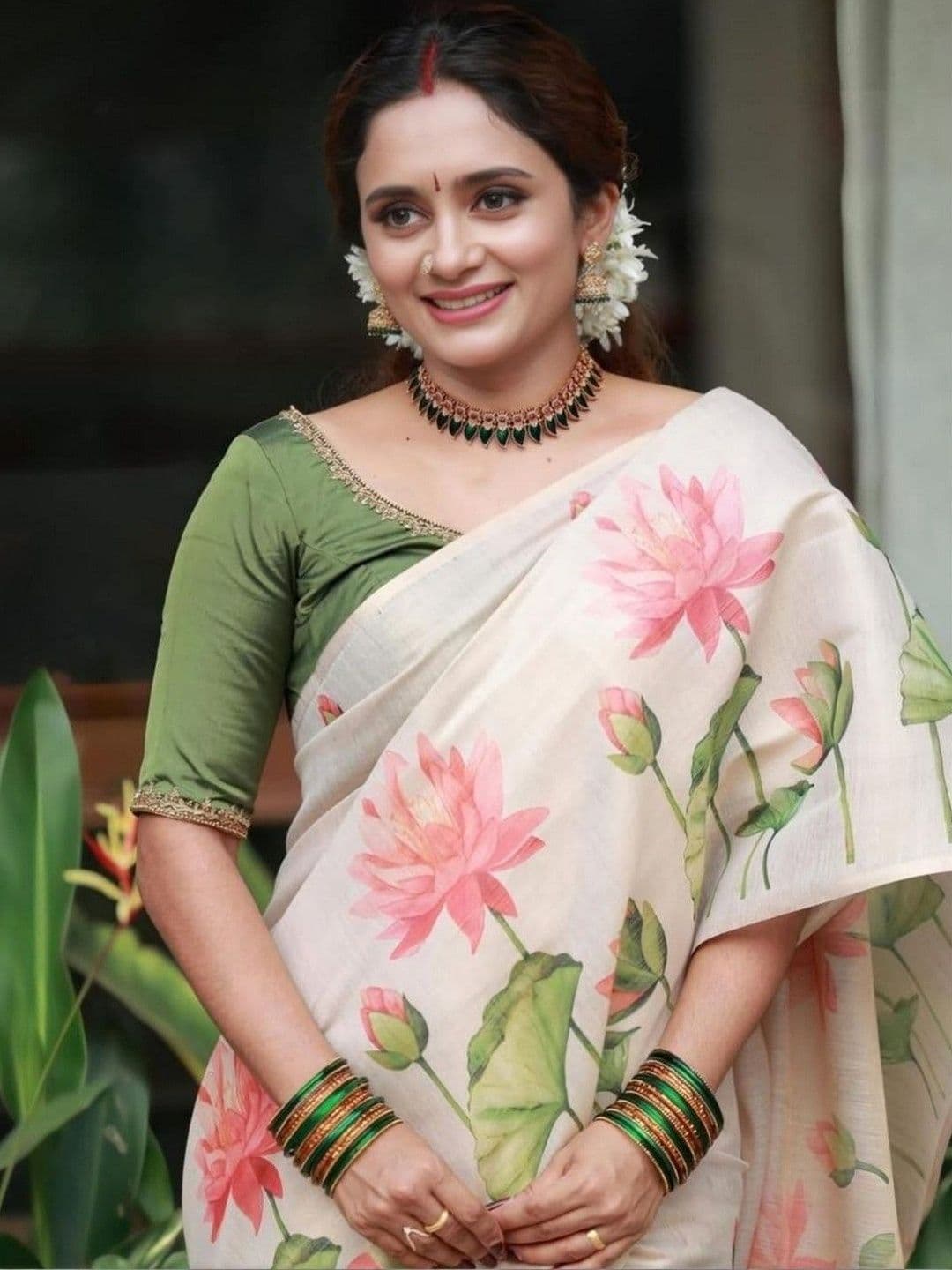 Kanerindia Floral Tissue Saree thumbnail 2