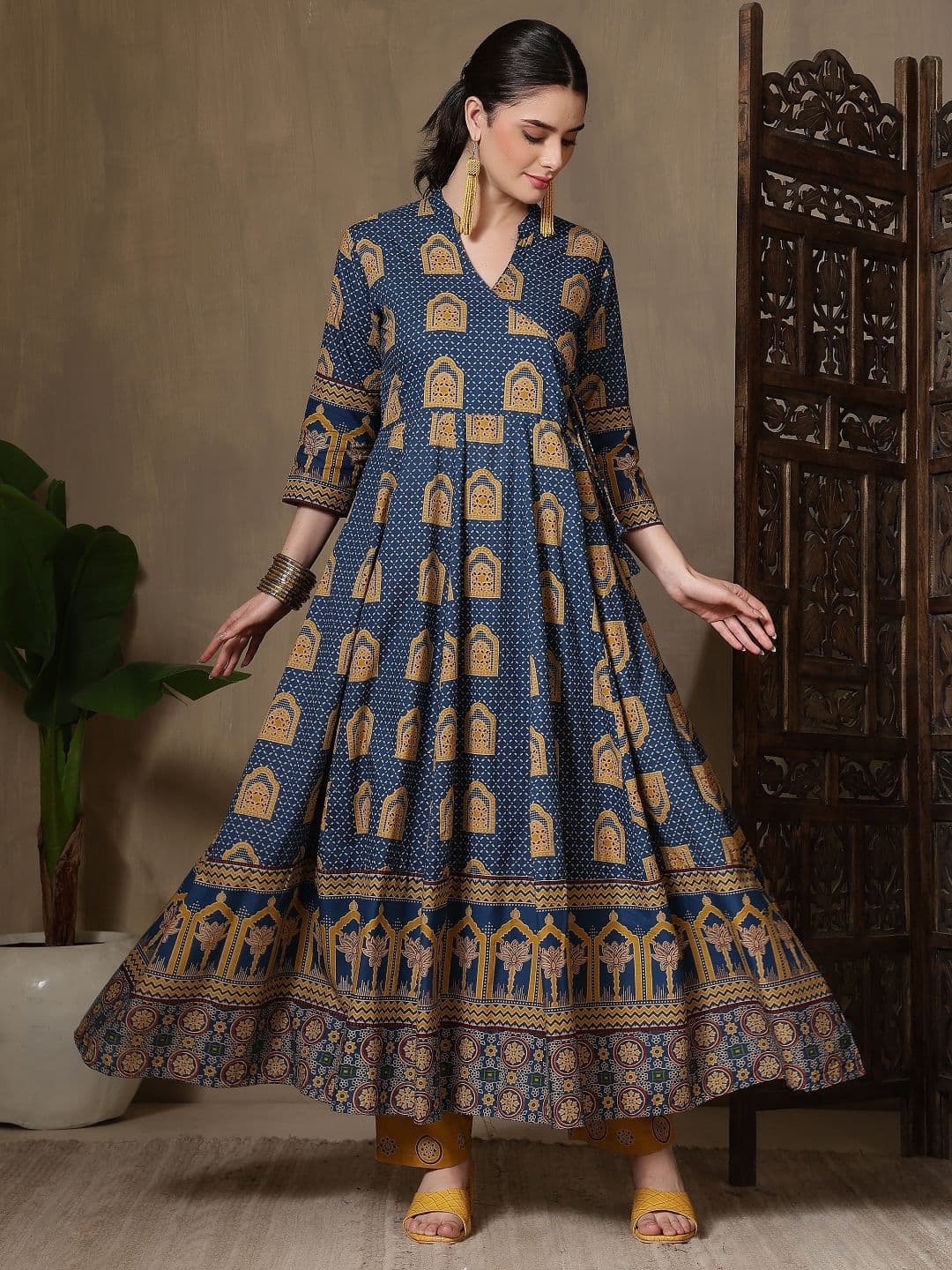 Kalphem Women Ethnic Motifs Printed Angrakha Pure Cotton Kurta with Trousers & With Dupatta thumbnail 5