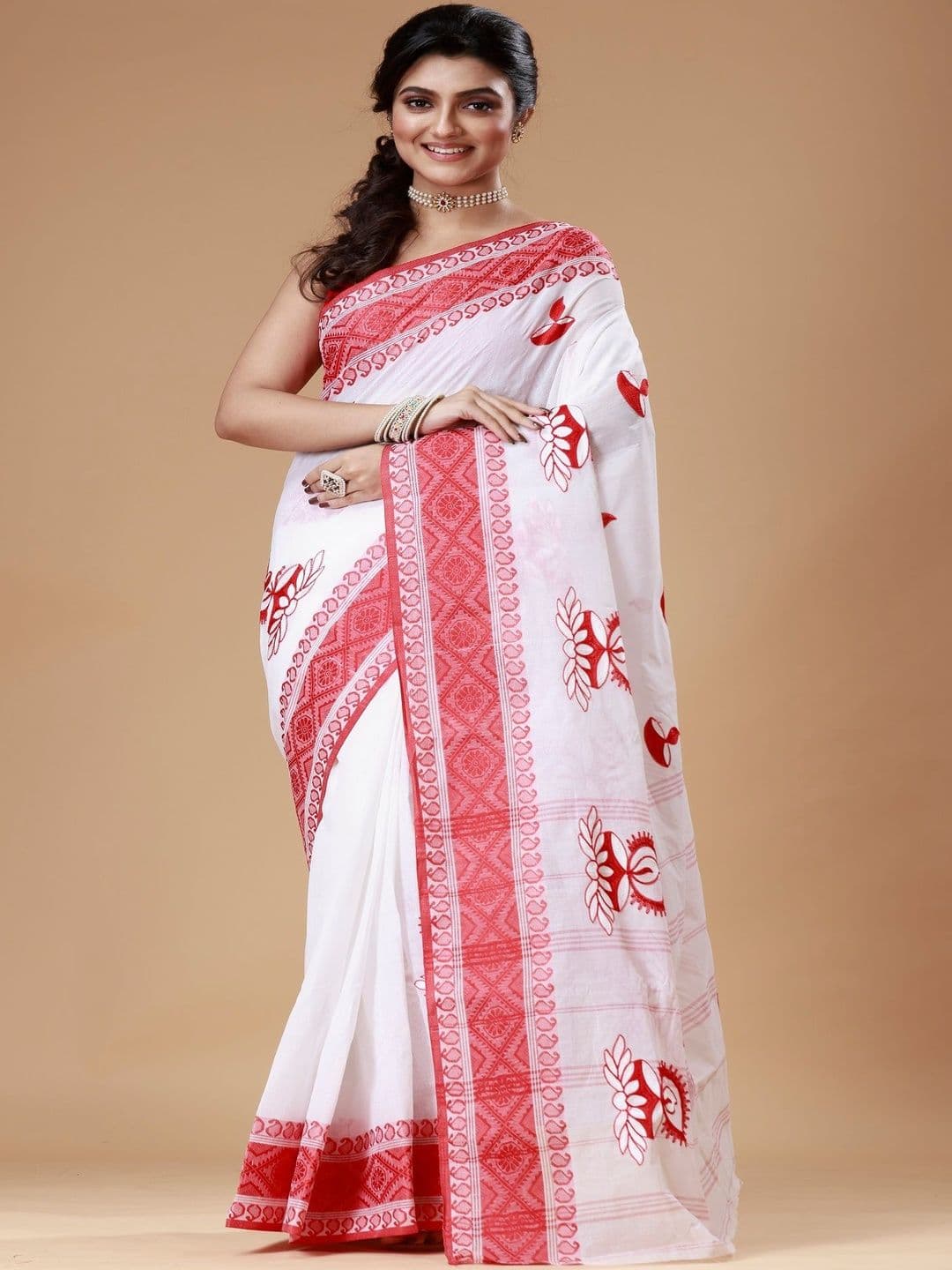 Vastriva Ethnic Motifs Embroidered Pure Cotton Jamdani Saree thumbnail 2