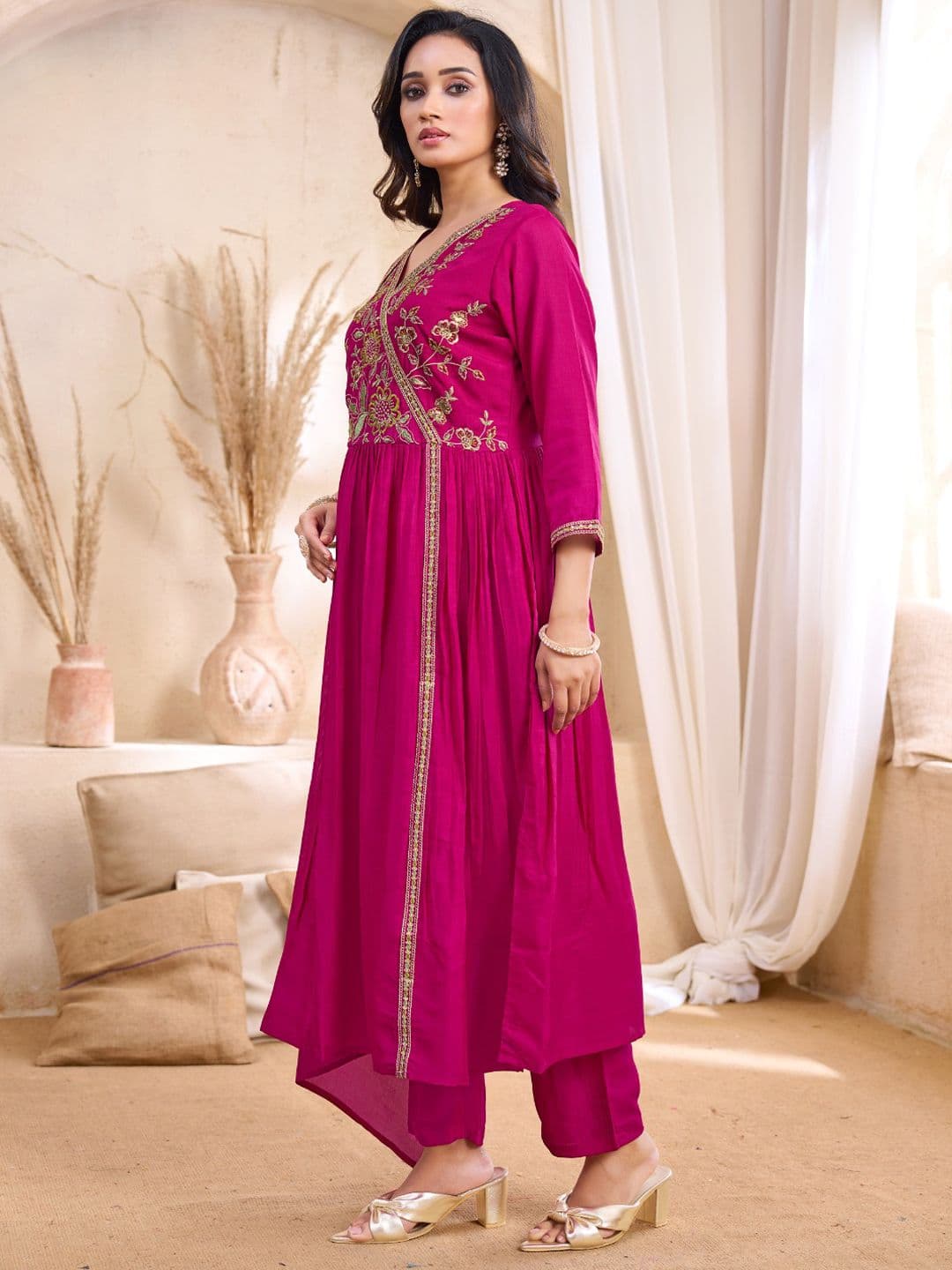 Sangria Women Kurta Sets thumbnail 3