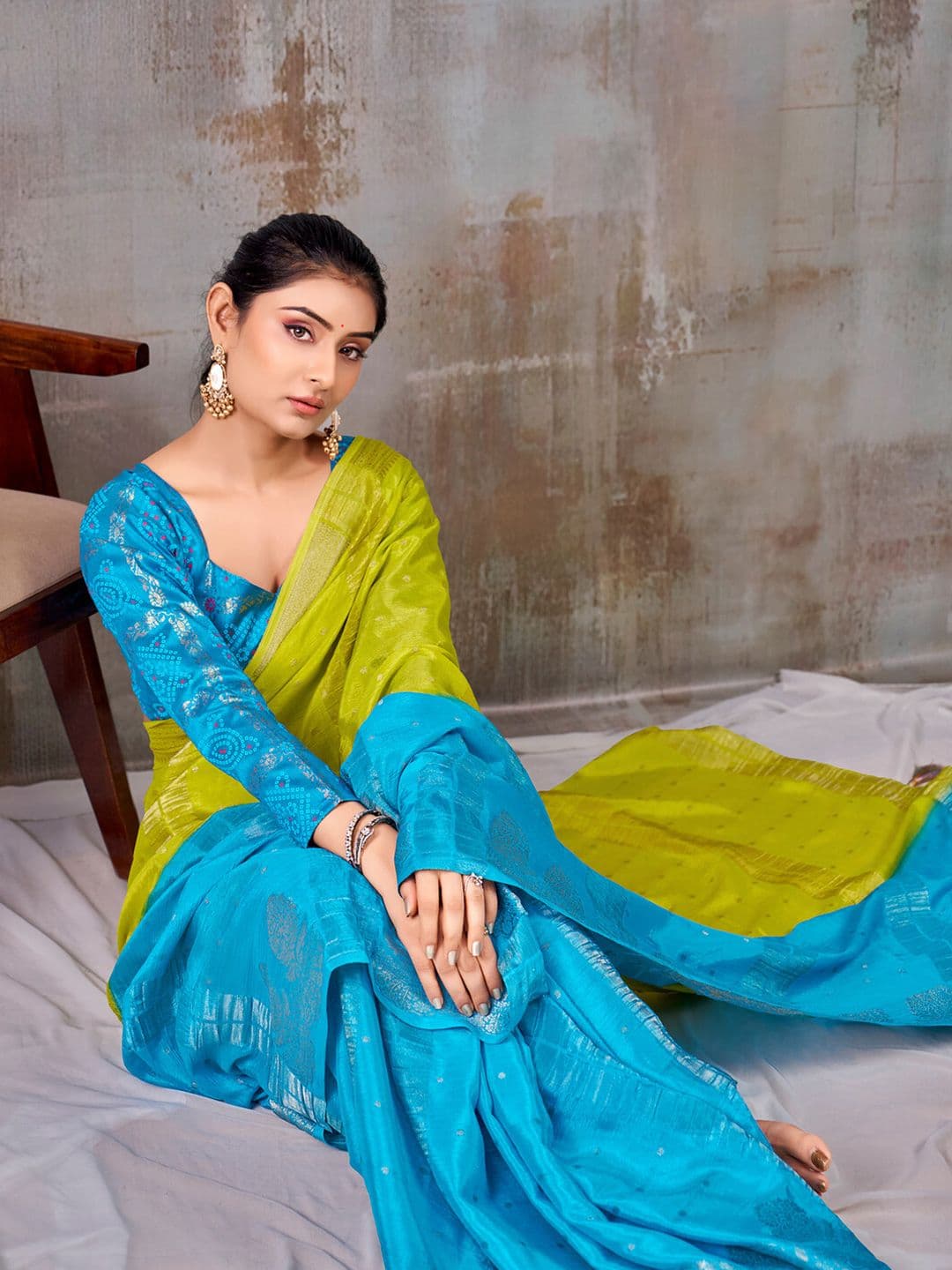 Satrani Zari Woven Pure Chiffon Saree With Designer Blouse thumbnail 3