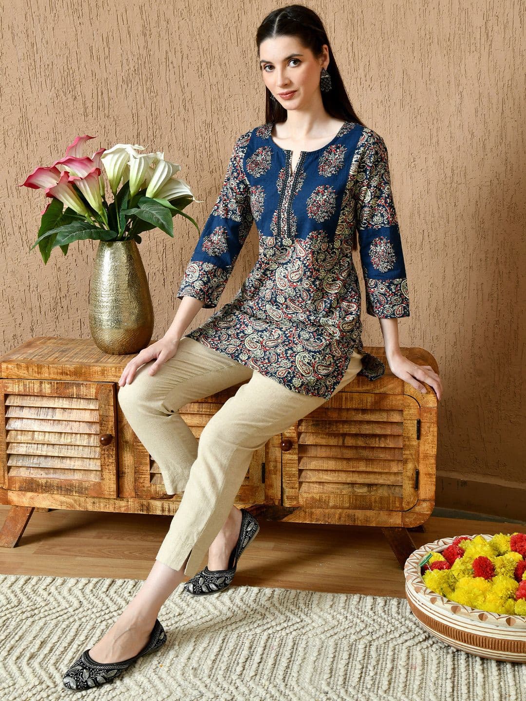 Anouk Rustic Women Ethnic Printed V-Neck Pure Cotton Straight Kurti thumbnail 2