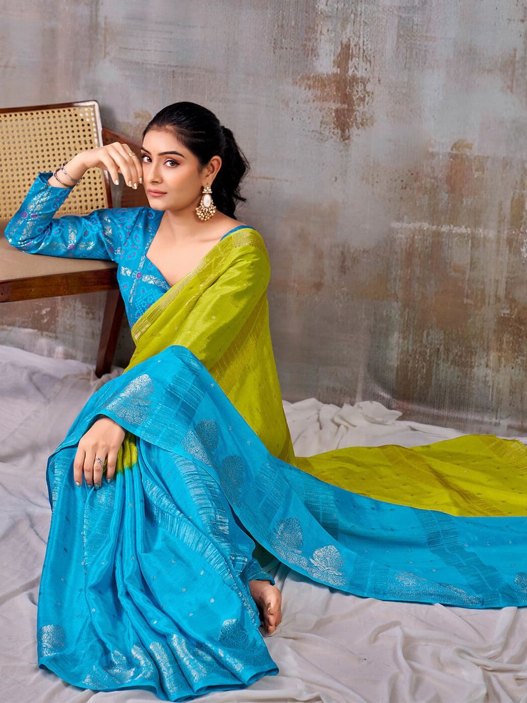 Satrani Zari Woven Pure Chiffon Saree With Designer Blouse thumbnail 5