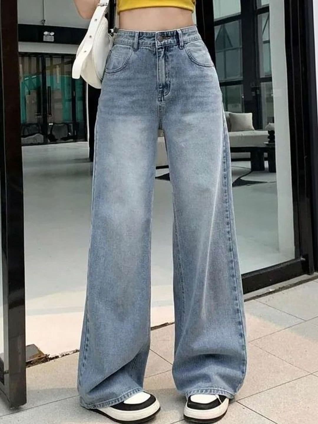 ZYVRA Women High-Rise Light Fade Stretchable Jeans thumbnail 3