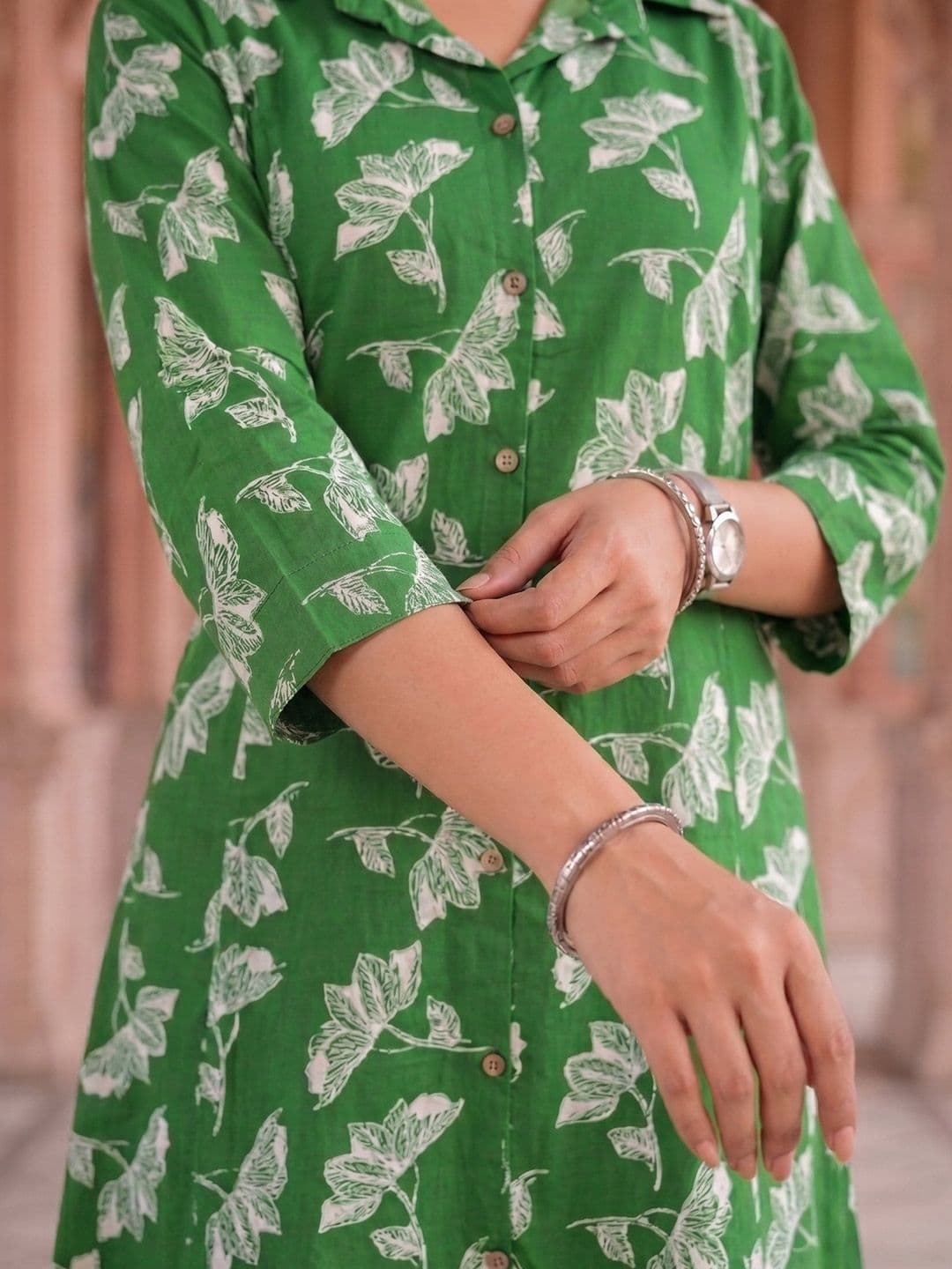 Bunkari Women Floral Printed Regular Pure Cotton Kurta with Palazzos thumbnail 6