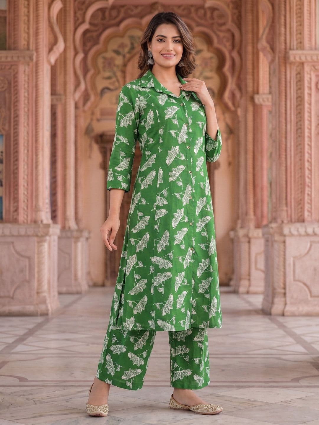 Bunkari Women Floral Printed Regular Pure Cotton Kurta with Palazzos thumbnail 2