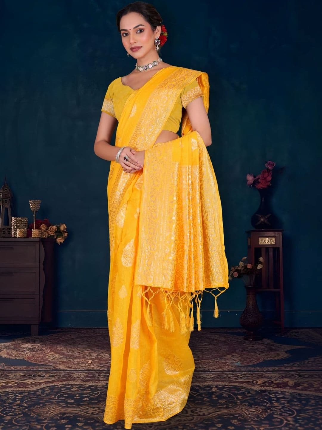 Sangria Yellow Woven Design Zari Banarasi Saree With Unstitched Blouse thumbnail 6