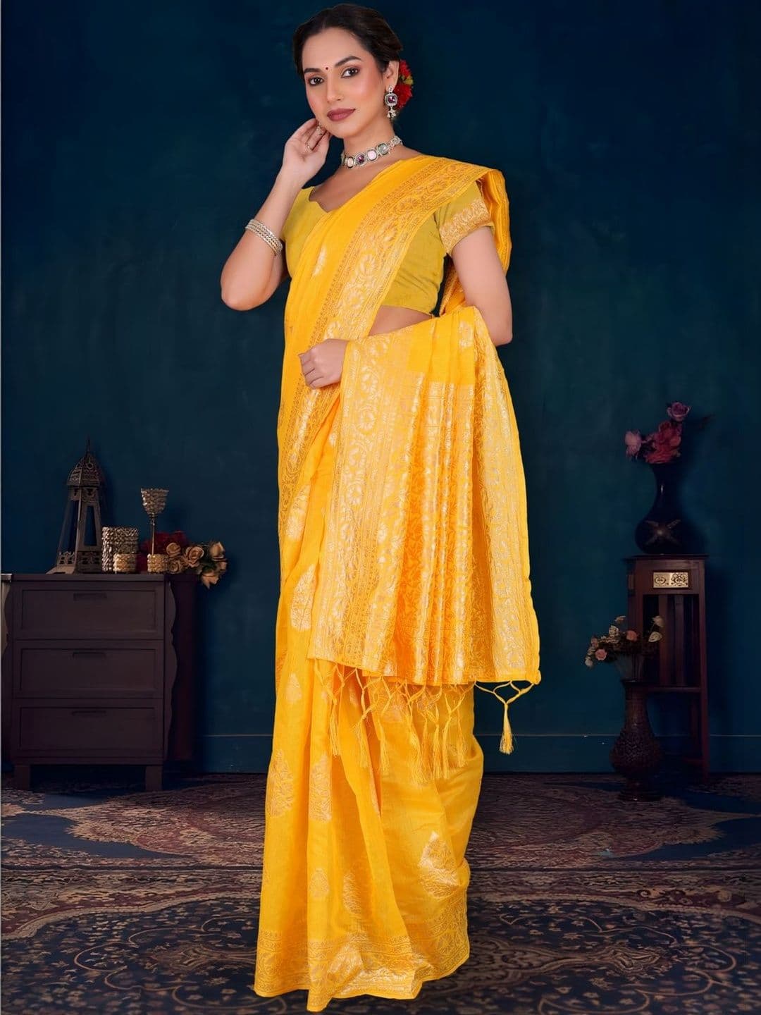 Sangria Yellow Woven Design Zari Banarasi Saree With Unstitched Blouse thumbnail 4