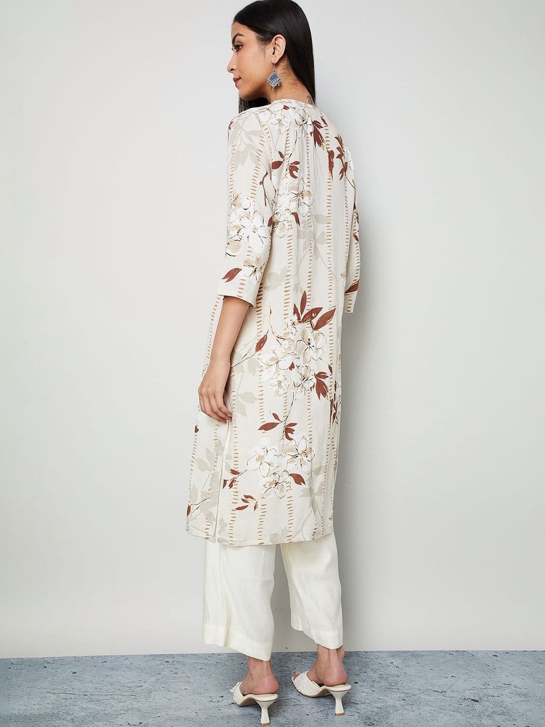 Melange by Lifestyle Women Floral Printed Thread Work Kurta thumbnail 2