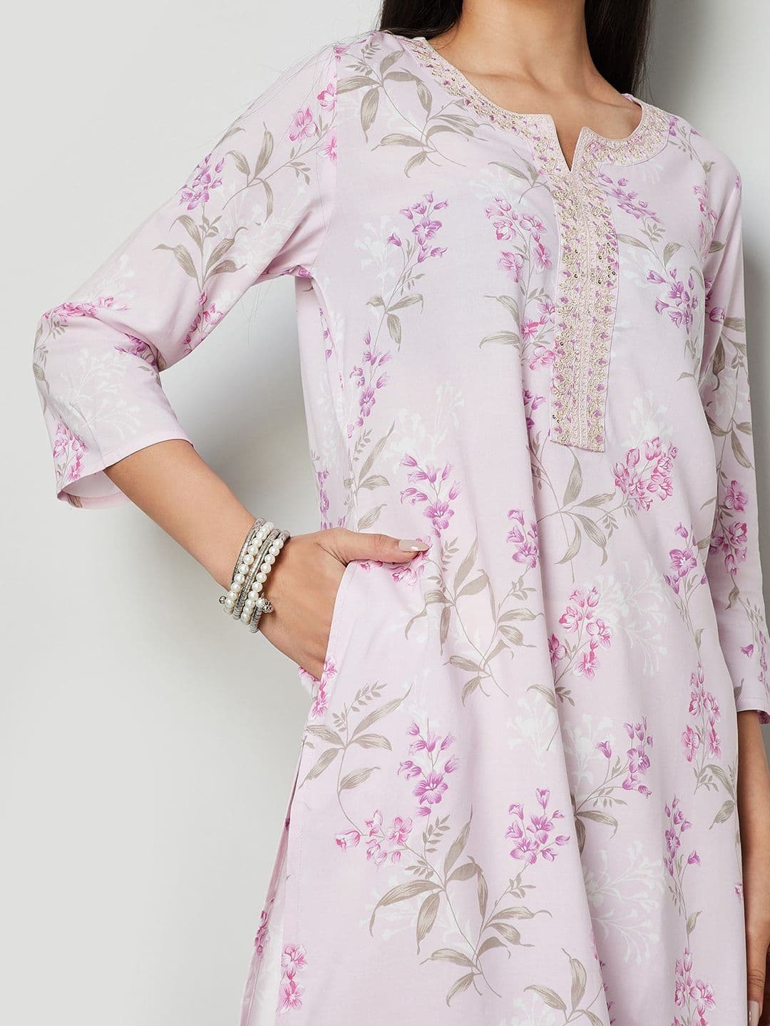 Melange by Lifestyle Women Floral Printed Sequinned Floral Kurta thumbnail 5