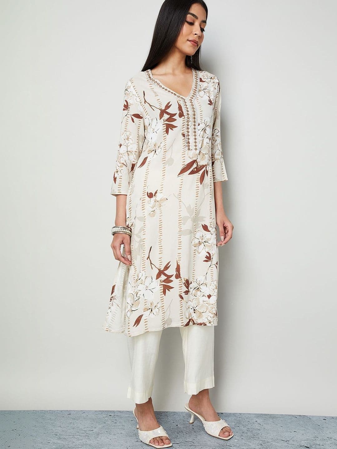 Melange by Lifestyle Women Floral Printed Thread Work Kurta thumbnail 4
