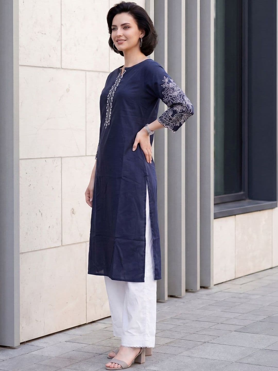 Indo Era Women Ethnic Motifs Embroidered Thread Work Kurta thumbnail 2