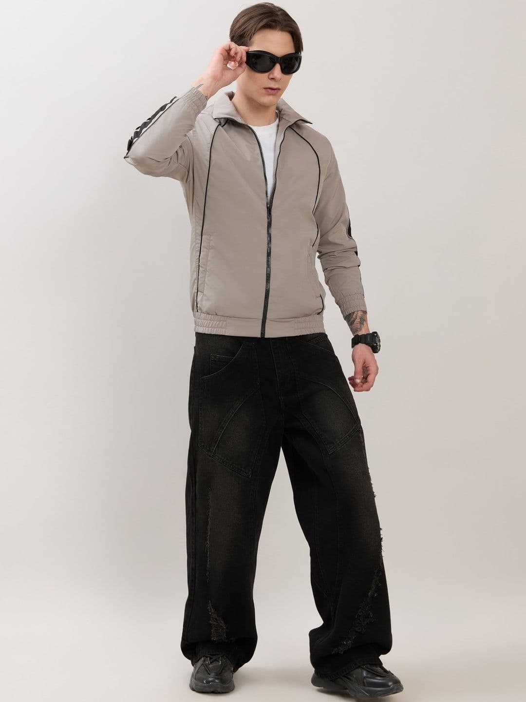 Espanshe Men Colourblocked Lightweight Sporty Jacket thumbnail 3