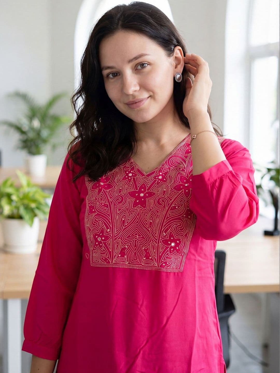 Indo Era Women Ethnic Motifs Embroidered Thread Work Kurta thumbnail 5