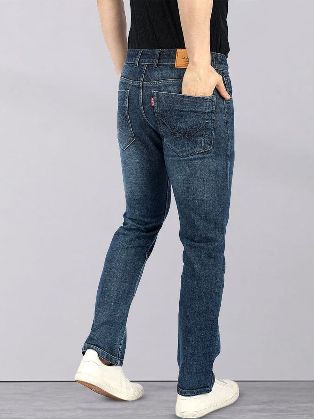 MoorXMoro Men Comfort Straight Fit Mid-Rise Light Fade Jeans thumbnail 7