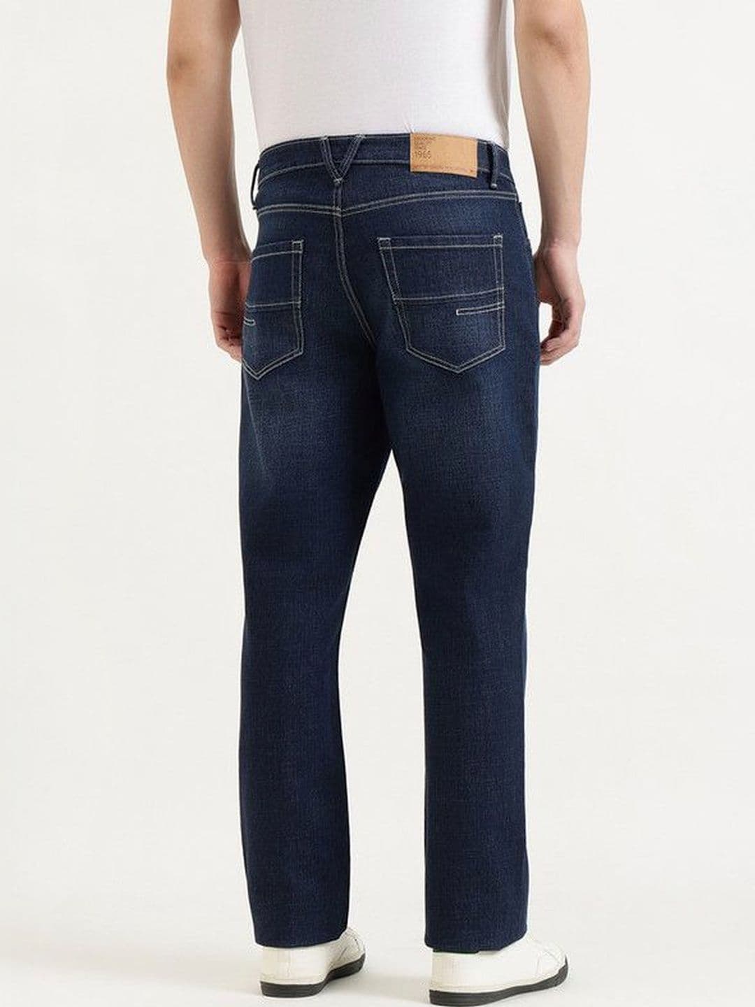 United Colors of Benetton Men Relaxed Fit Mid-Rise Light Fade Jeans thumbnail 3