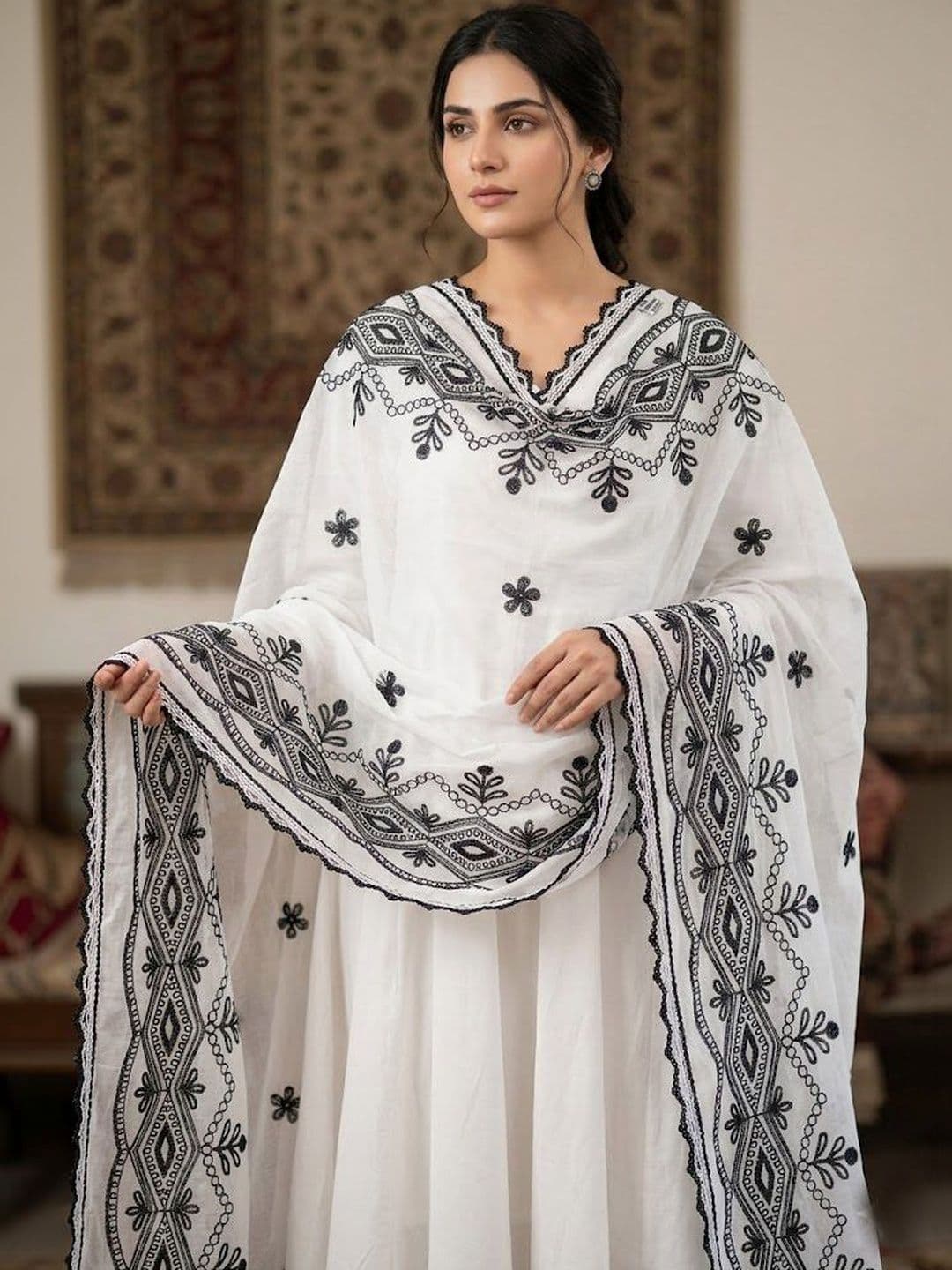 Trendzmy Ethnic Motifs Embroidered Dupatta with Thread Work thumbnail 2